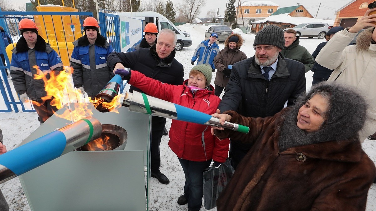 Губернатор Томской области Мазур дал старт газоснабжению поселка Кузовлево  - KP.RU