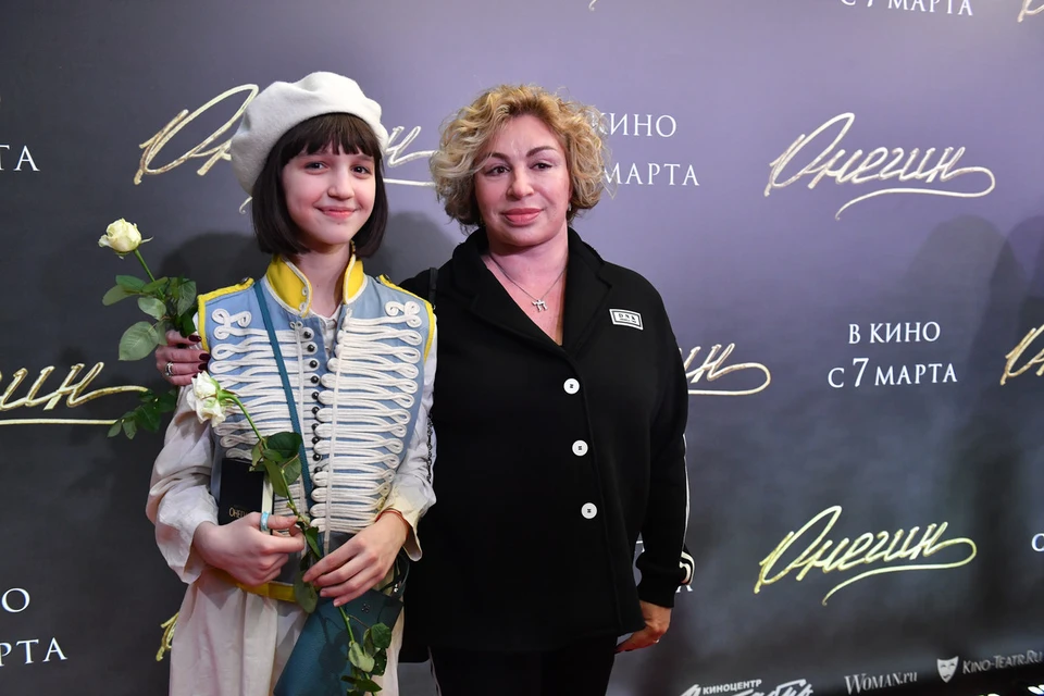 На премьеру «Онегина» Симона Юнусова пришла в компании юной актрисы Николь Плиевой