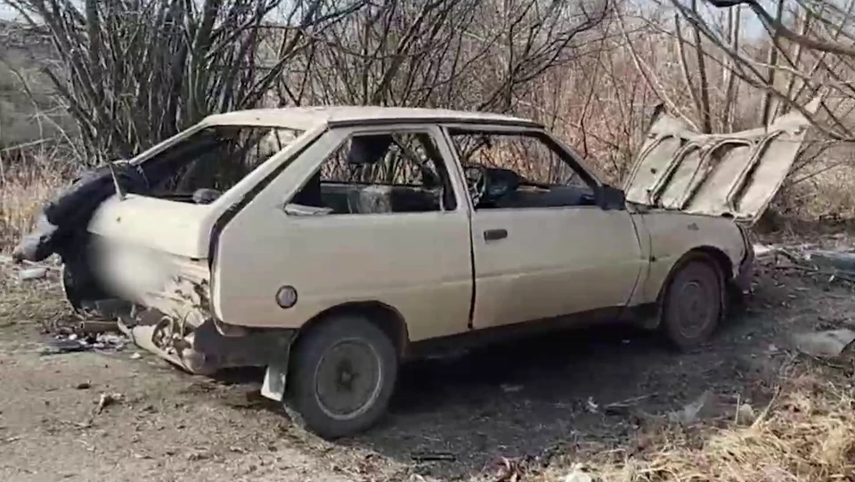 Сработало взрывное устройство, заложенное под автомобиль. Фото - скриншот с видео