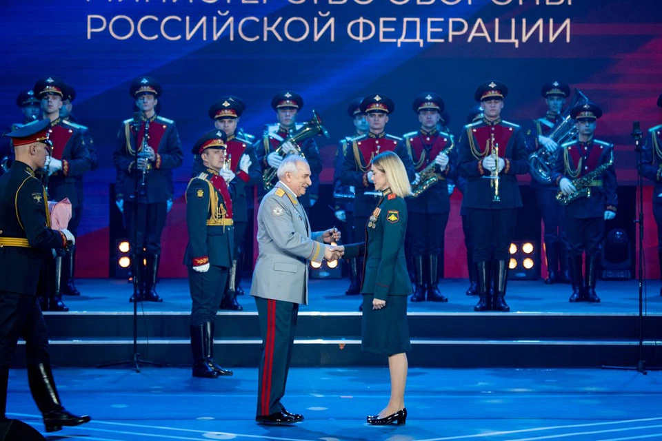 Встреча прошла 7 марта в ходе праздничного концерта в Центральном академическом театре Российской Армии