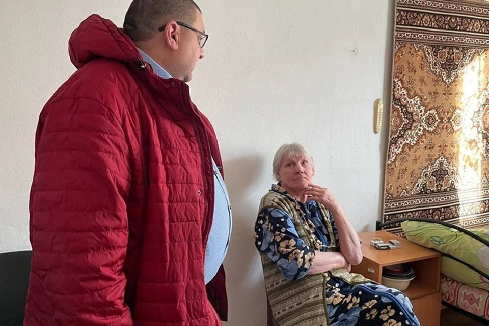 Депутат Васильевского района Запорожской области Евгений Гудков навестил подопечных дома престарелых в селе Орлянское. Фото - "Единая Россия" Запорожской области
