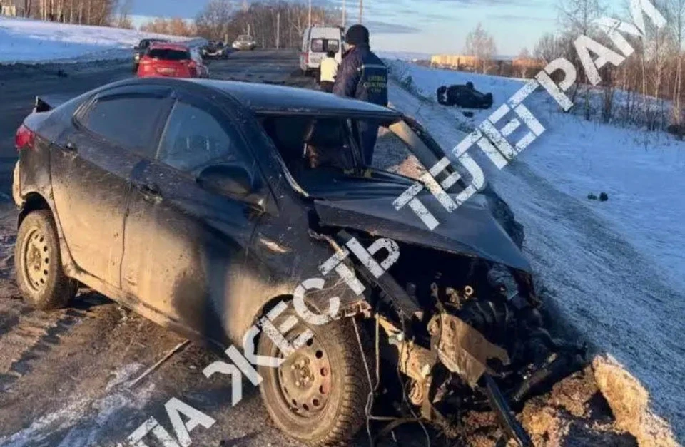 BMW перевернулся на Веневском шоссе в Туле. Фото: тelegram-канал «Тула. Жесть».