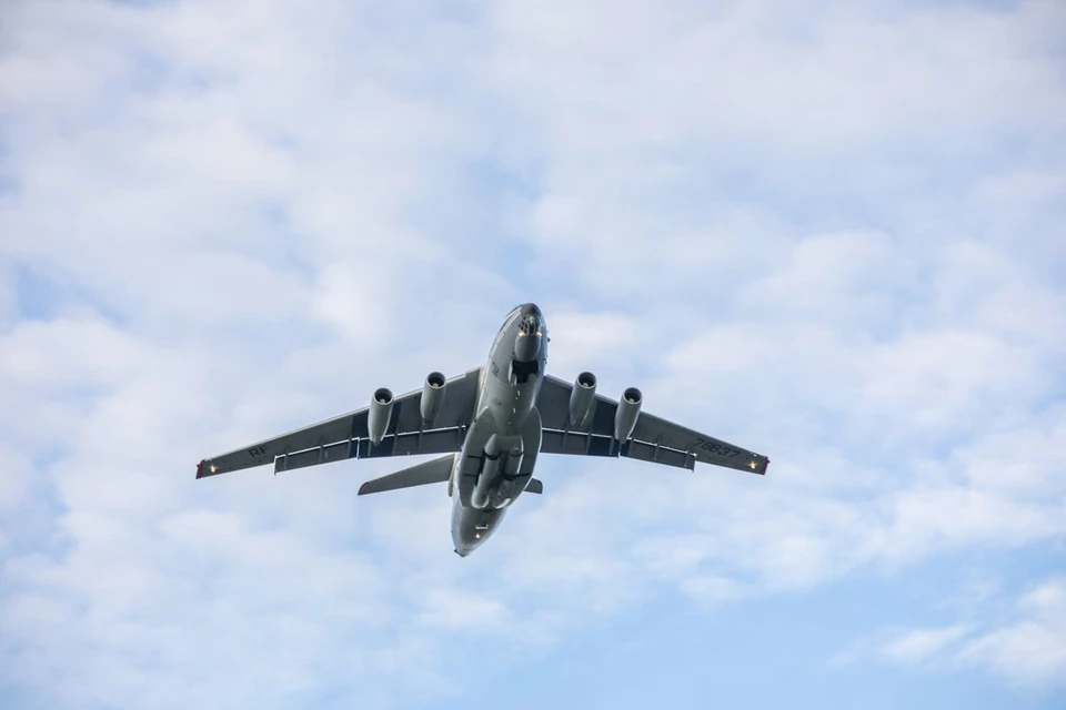 В Ивановской области во время планового полета разбился военно-транспортный самолет Ил-76, сообщает Министерство обороны России.