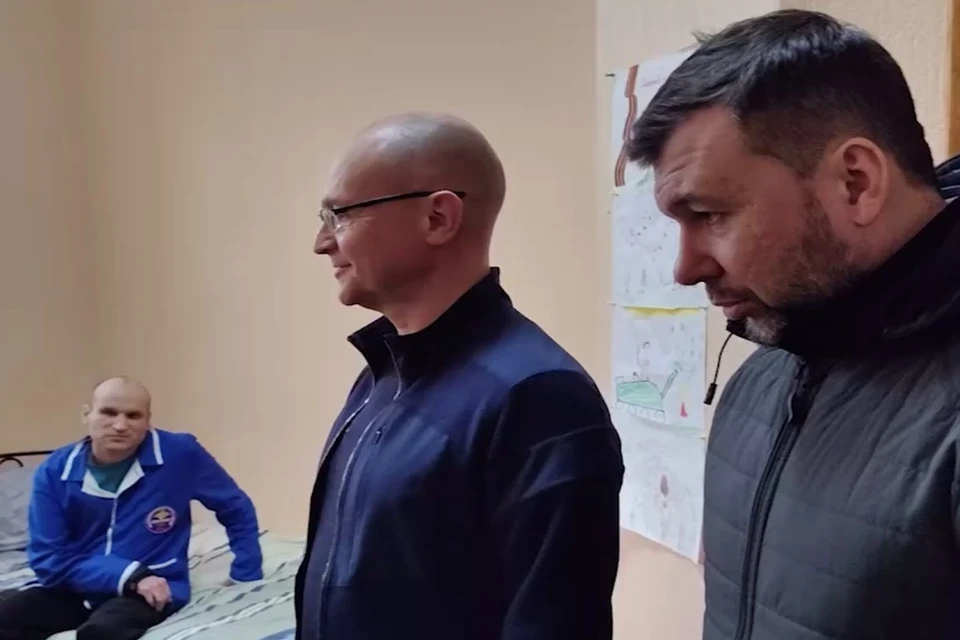 Денис Пушилин и Сергей Кириенко посетили Амвросиевский реабилитационный центр