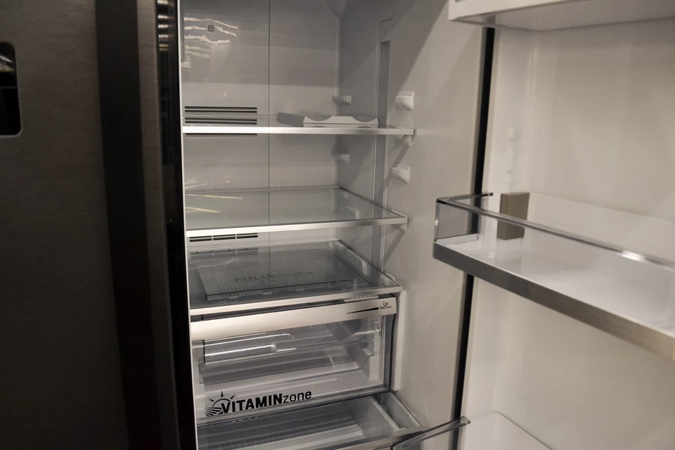 Приставы наложили арест на стиральную машину и холодильник должника.