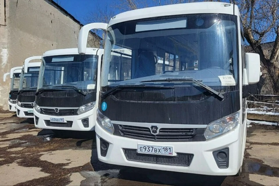 Четыре новых автобуса вышли на городские маршруты в Красном Луче. Фото - администрация Красного Луча
