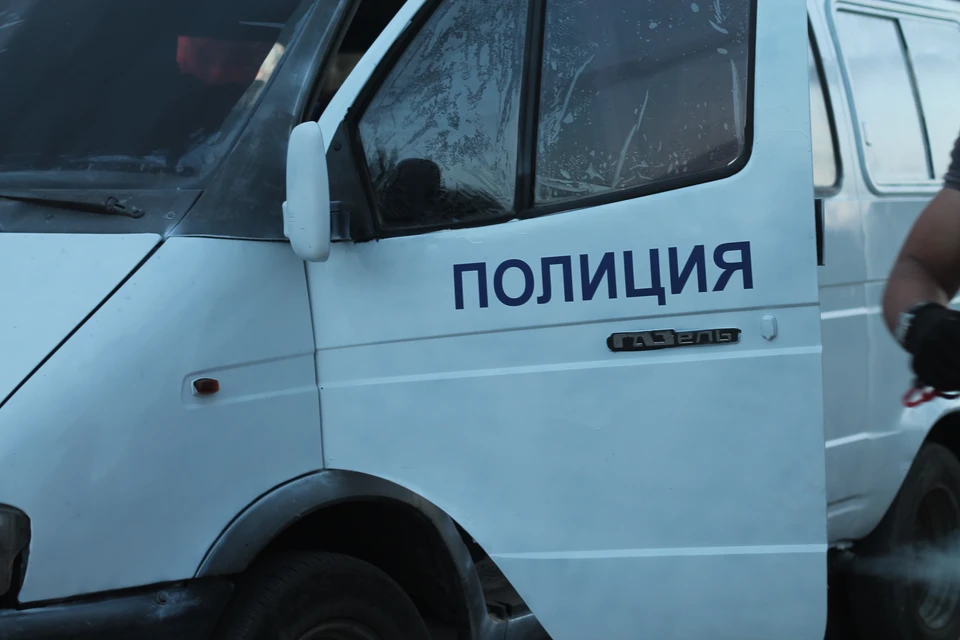 Соседи вызвали полицию.