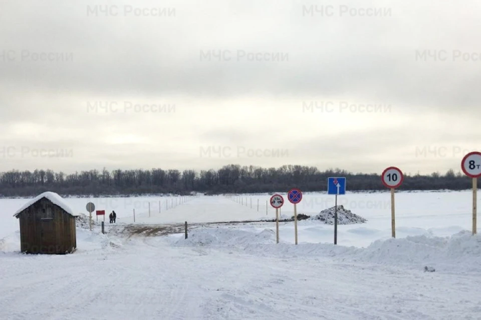 Ледовая переправа в Котельниче связывает город с микрорайоном Затон. Фото: ГУ МЧС по Кировской области