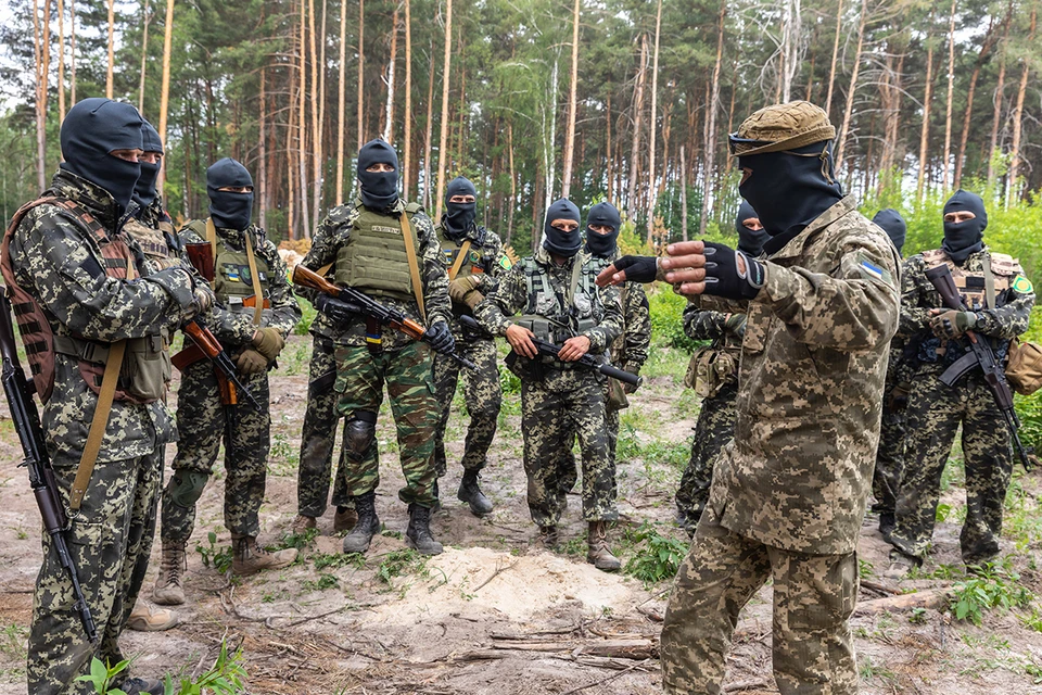 В военном ведомстве пересчитали иностранных наемников на Украине и выяснили, что за два года киевский режим утилизировал в «мясных» штурмах уже 5962 иностранца из 13387