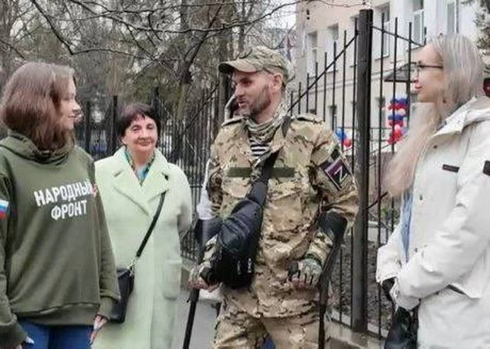 Сергей Пашковский, военнослужащий Херсонского направления, спасший товарищей ценой тяжкого ранения, поучаствовал в выборах. ФОТО: Народный фронт Республики Крым