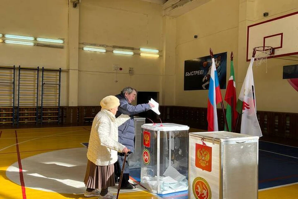 По предварительной информации, кандидатуру Путина поддержали 2,19 миллиона татарстанцев.