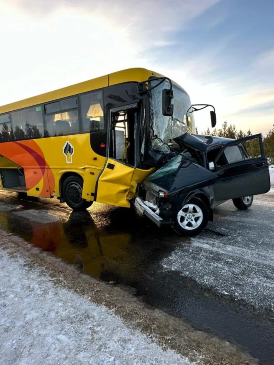 На Ямале за прошедшие сутки в двух авариях погибли три человека - KP.RU