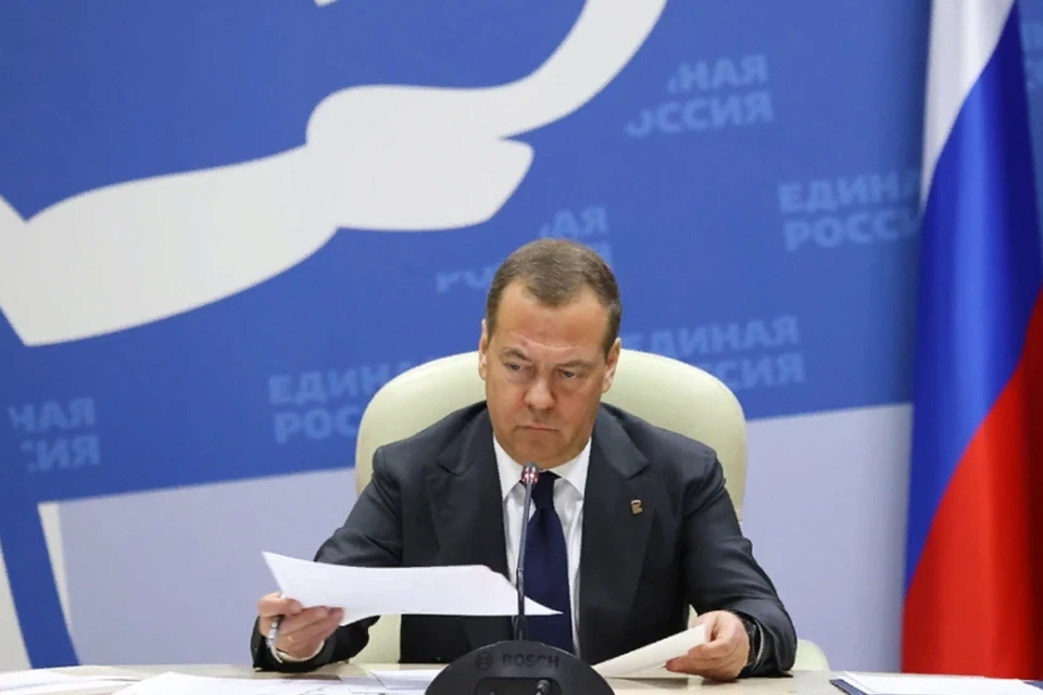 Медведев двумя словами ответил США на предложение диалога по вооружениям