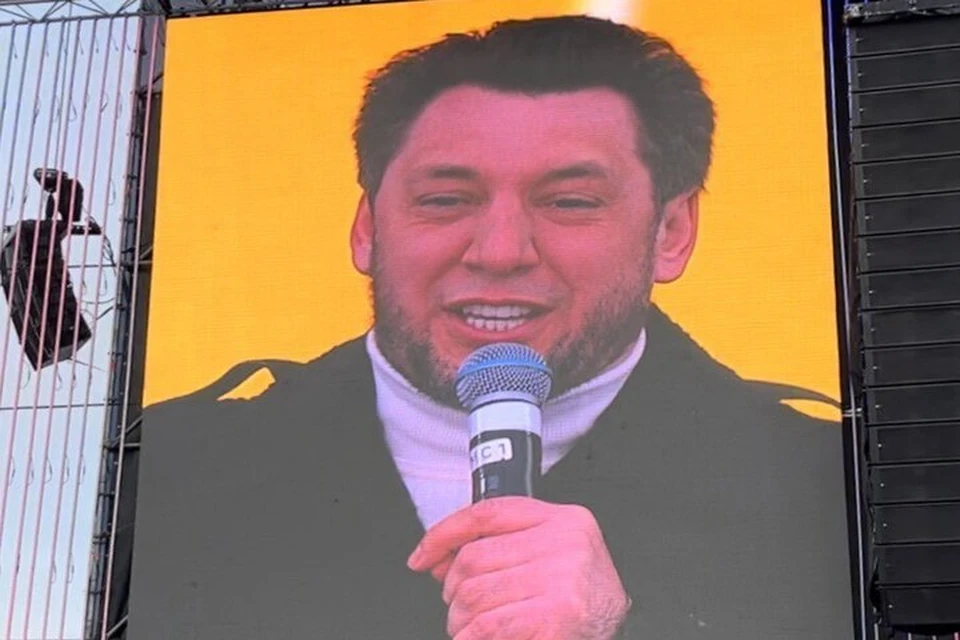 Звание «Почетный гражданин Нурлата» Фирдусу Тямаеву присвоили на концерте в Казани.
