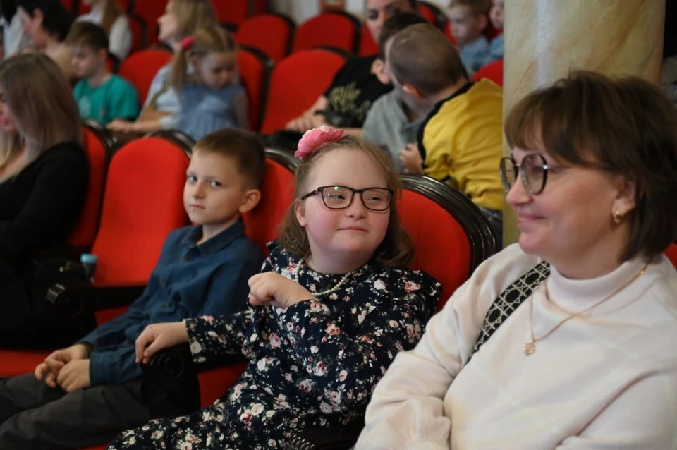В Краснодаре провели концерт для "детей-лучиков". Фото: пресс-службы администрации Краснодасркого края.