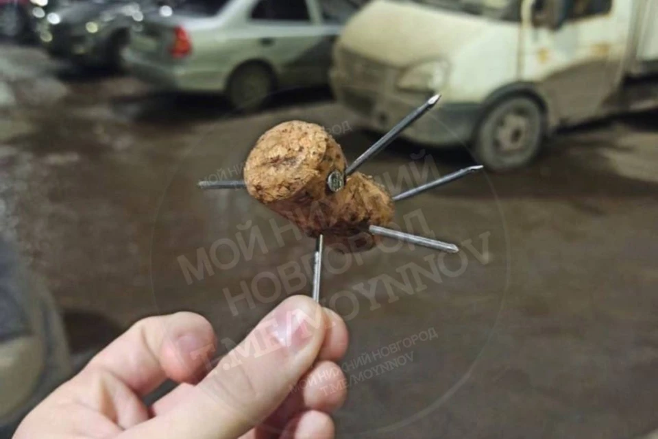 Самодельные «ежи» разбросал неизвестный в одном из дворов Нижнего Новгорода. Фото: Мой Нижний Новгород