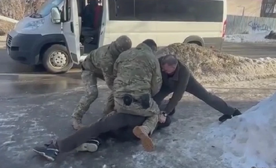 ФСБ задержала жителя Дзержинска, снимавшего военные объекты.