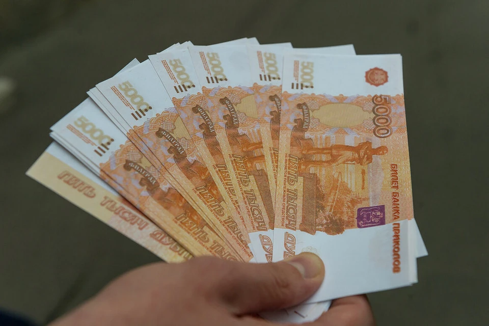 Петербурженку будут судить за оплату покупки фальшивыми купюрами.