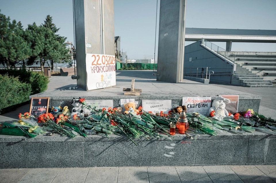 В Мариуполе появился мемориал в память о жертвах теракта в «Крокус Сити Холле». Фото: ТГ/Моргун