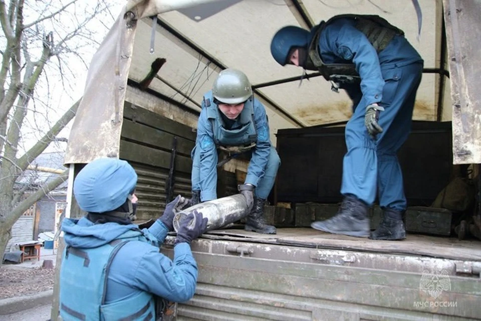 В ДНР за сутки выявили и уничтожили 50 единиц ВОП. Фото: МЧС России по ДНР