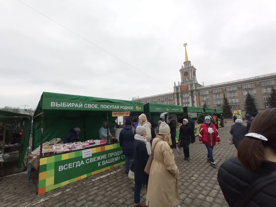 В преддверии Нового года на Площади 1905 года пройдет ярмарка