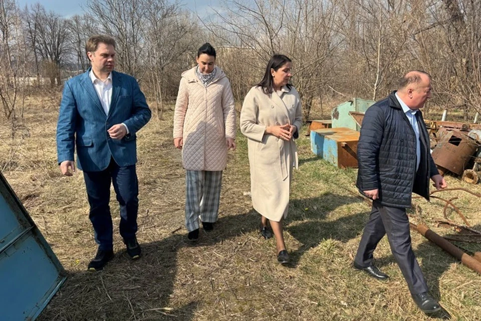 В Луганске на базе будущего ботанического сада состоялось выездное совещание по вопросам развития данной территории. Фото - администрация Луганска