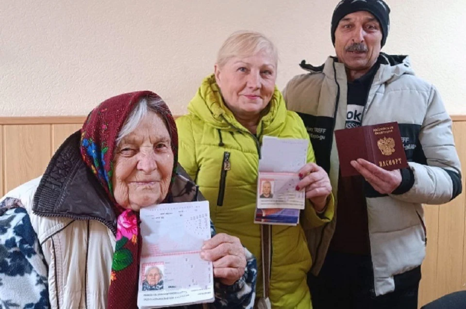 Теперь жители Авдеевки могут получить российские паспорта без выезда в другой город. Фото (архив): ТГ/Шевченко