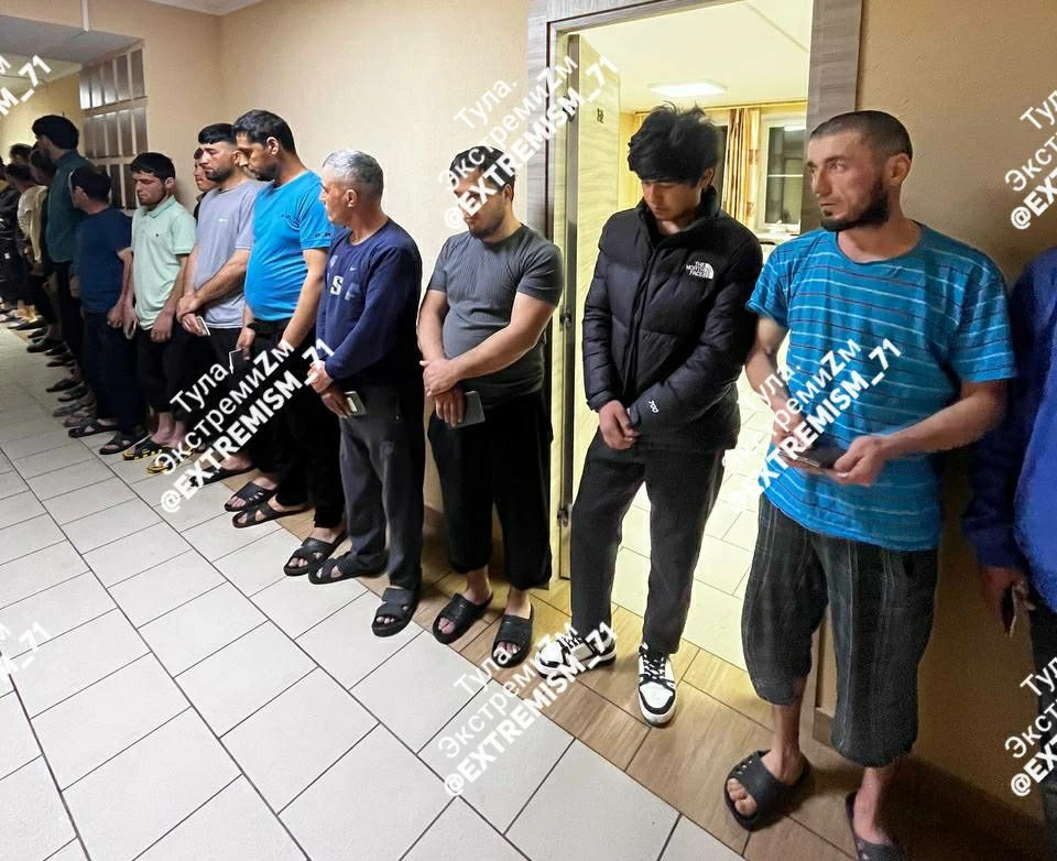 16 нелегальных мигрантов из Таджикистана задержали в Тульской области. Фото: Telegram-канал «Тула. Экстремизм».