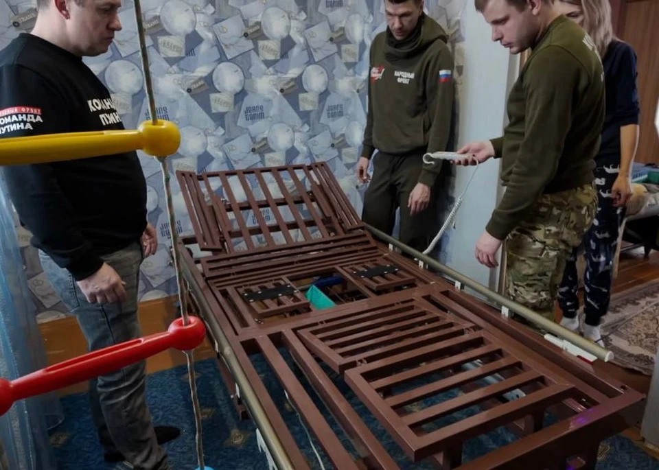В Запорожской области ребенку с паллиативным статусом привезли особую кровать. ФОТО: Народный фронт Запорожской области