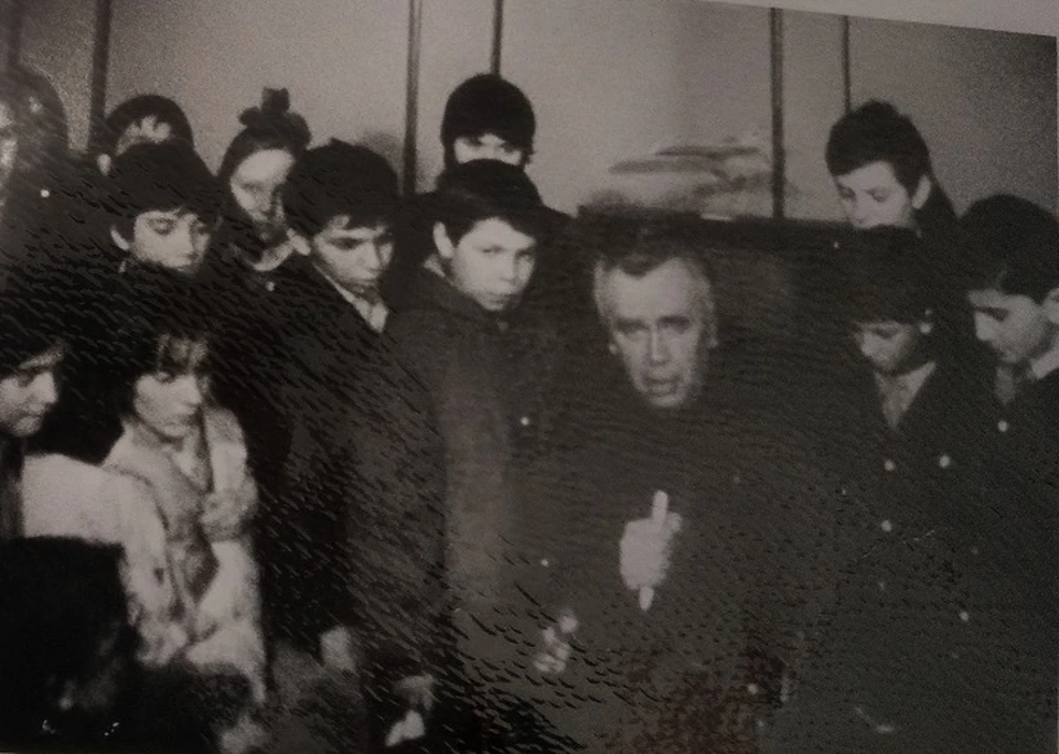 1988 год, 2 декабря, аэропорт Минеральные воды, освобожденные дети-заложники. Фото - архив семьи.