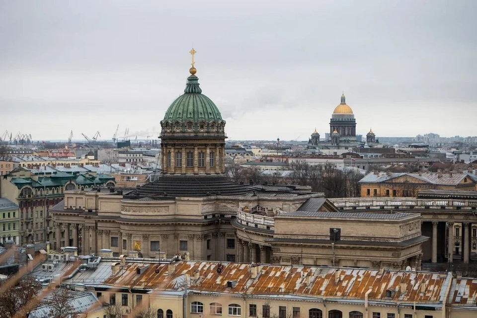 Сильный ветер, мокрый снег и гололед ожидаются в Петербурге 3 апреля.