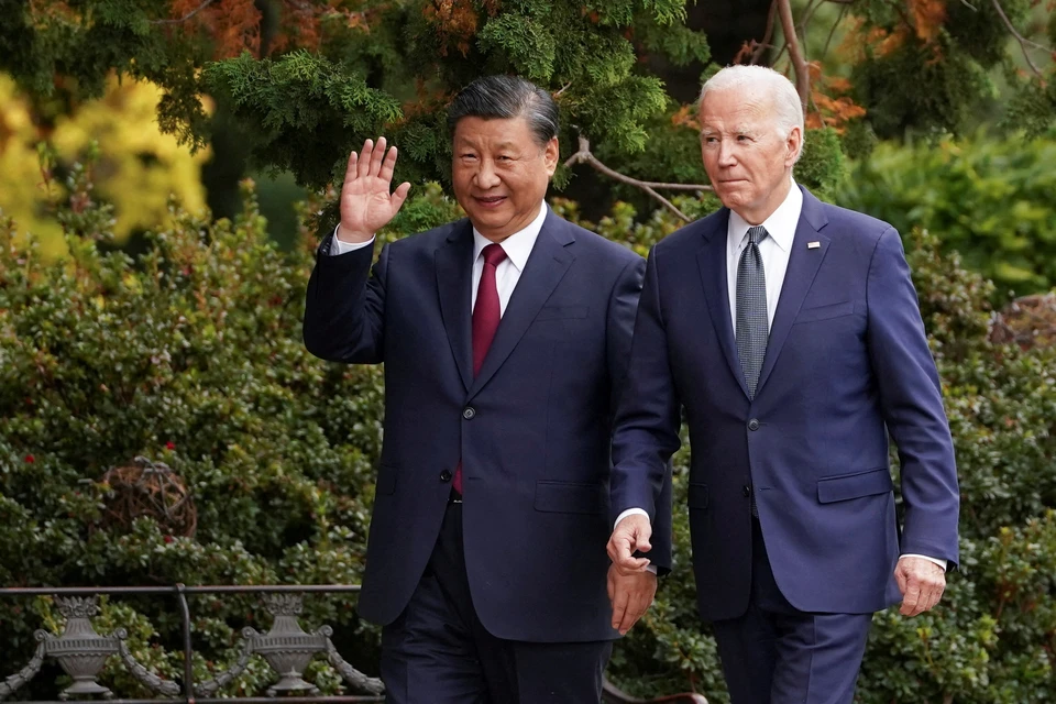 Байден заявил Си Цзиньпину, что США обеспокоены поддержкой Китая России