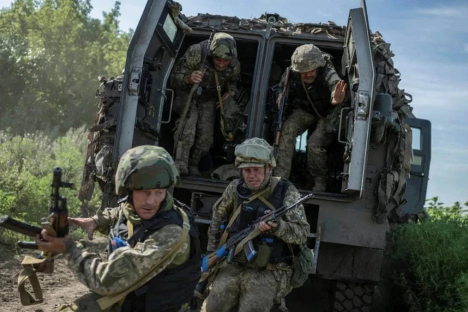 Российские военные выкопали пропавшую бронемашину «Азовец»