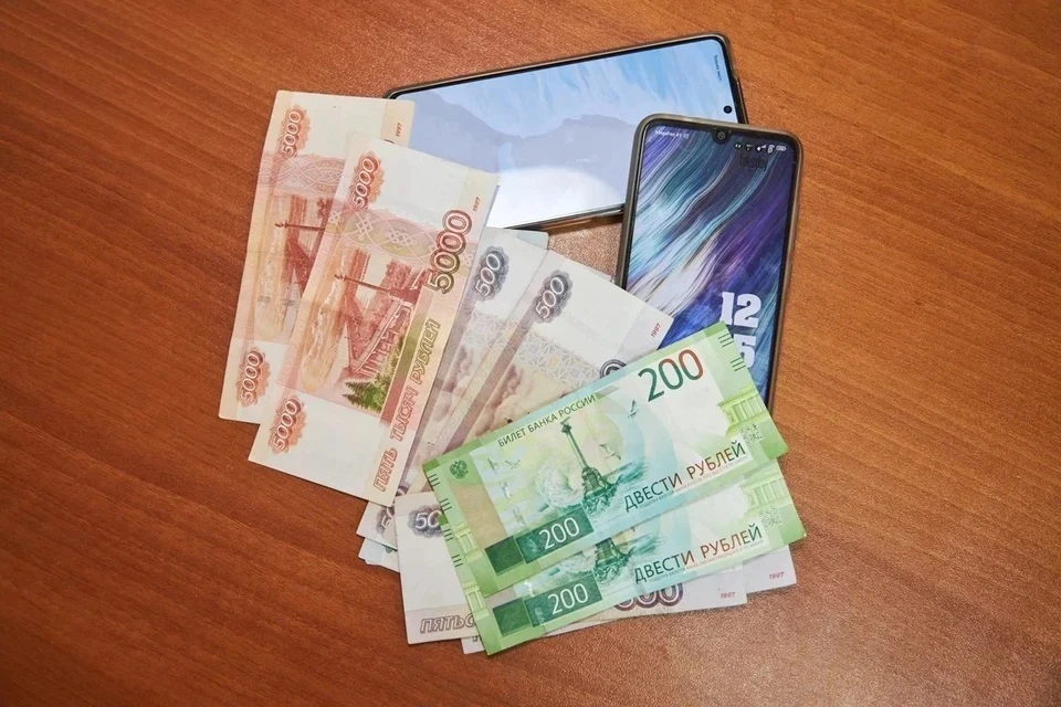 Мошенники украли 152 тысячи рублей у 11-летнего мальчика из Крыма