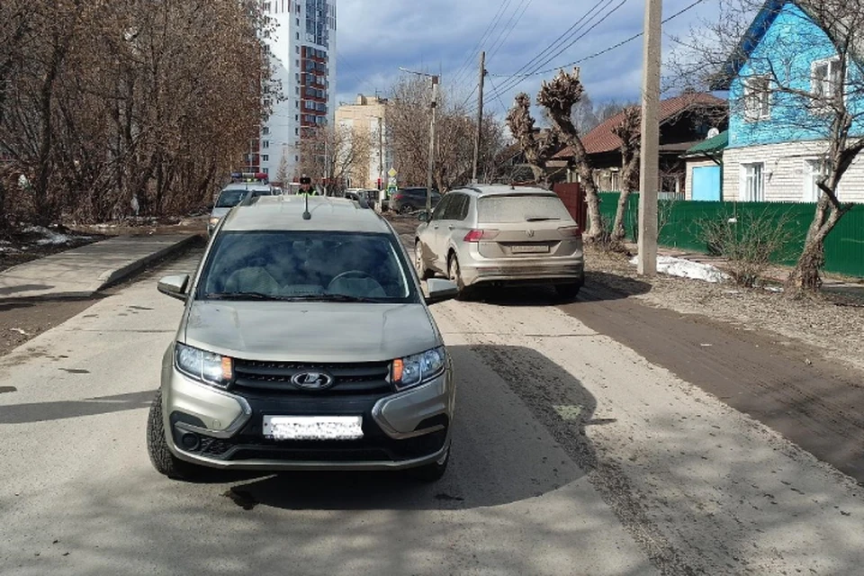 Авария случилась на улице 4-ой Пятилетки. Фото: ГИБДД Кировской области