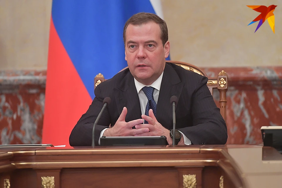 Медведев должен был прилететь в Мурманскую область 5 апреля, но поездку отменили.