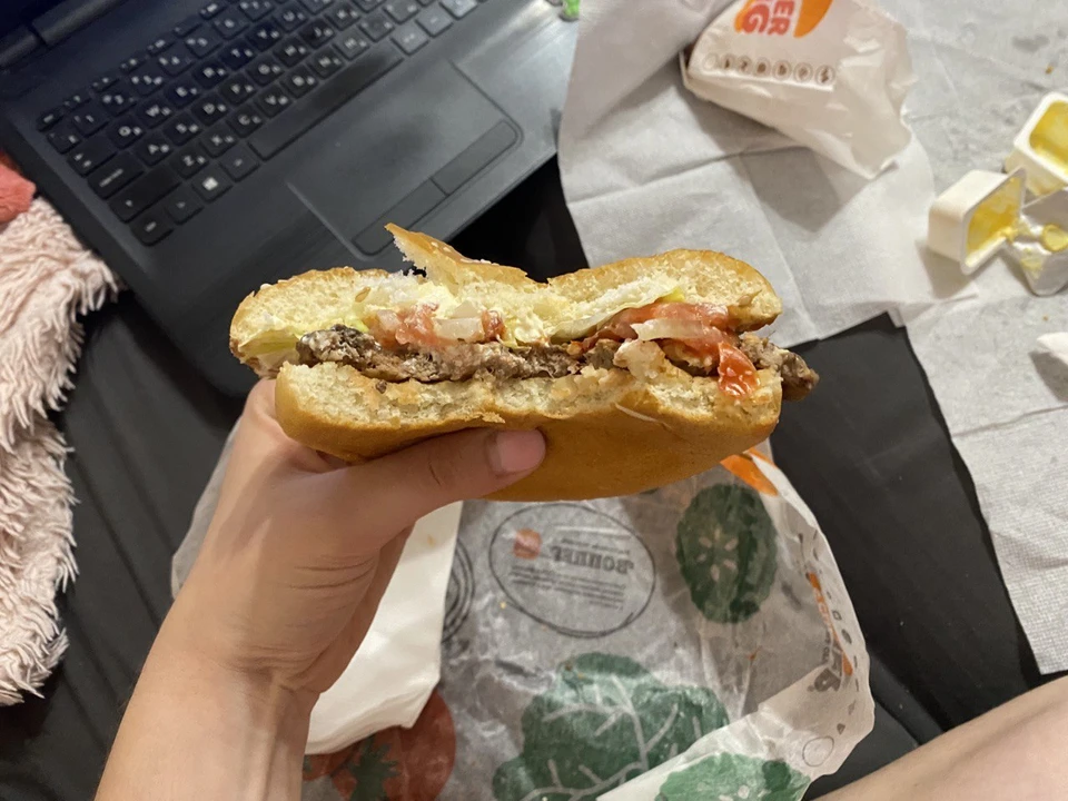 В Тюменской области выявлены точки общепита с сомнительной продукцией.