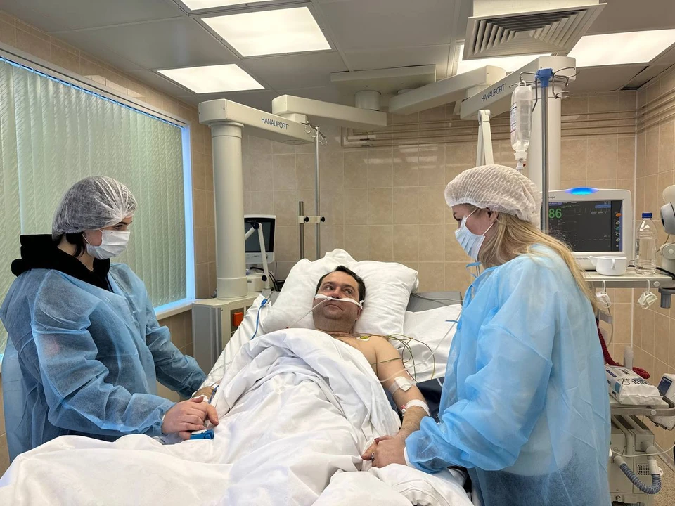 Андрея Чибиса в больнице навестили жена и дочь. Фото: t.me/andrey_chibis