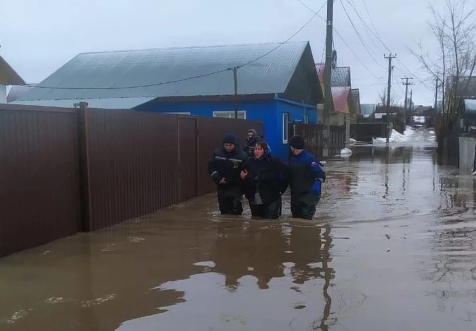 Мэрия Орска объявила о начале эвакуации из-за прорыва грунтовой дамбы, фото: администрация Оренбургской области