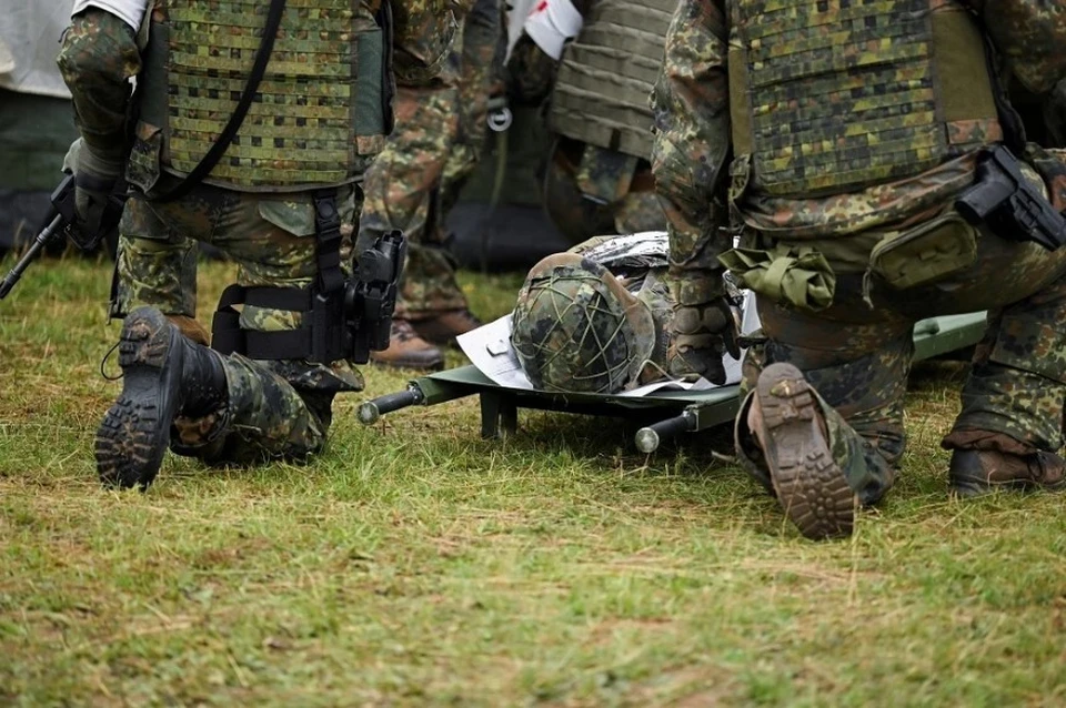 WSJ: Бойцы ВСУ ищут неразорвавшиеся боеприпасы в болотах из-за снарядного голода