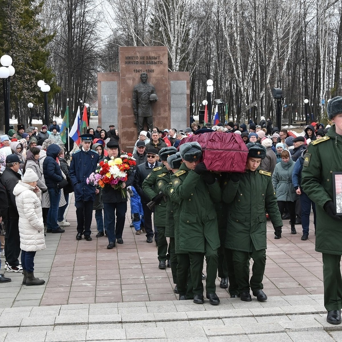 В Тюменской области на Аллее Славы попрощались с бойцом, погибшим в зоне  СВО - KP.RU