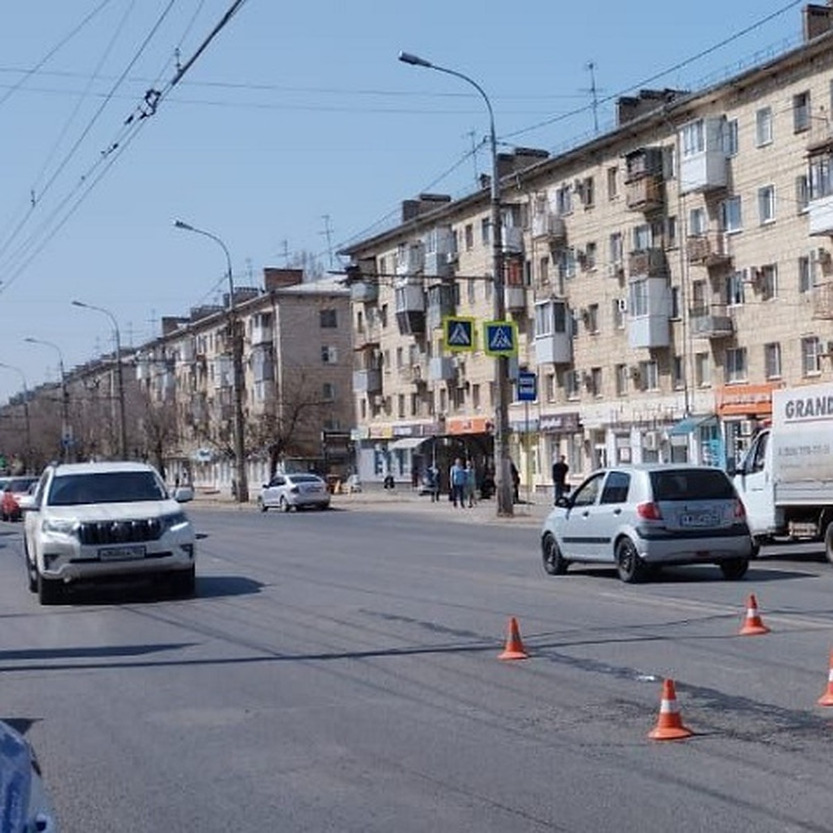 Мальчик был без сознания, а девочка кричала от боли»: появилось видео  наезда Renault на четырех пятиклассников в Волгограде - KP.RU