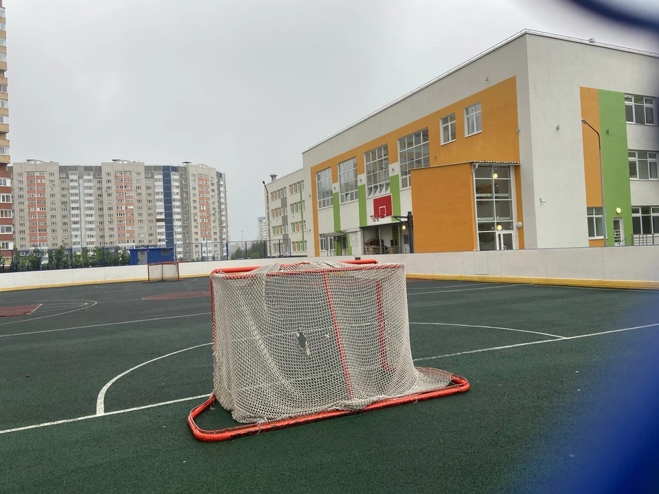 В Тюмени футбольные ворота придавили 7-летнюю девочку.
