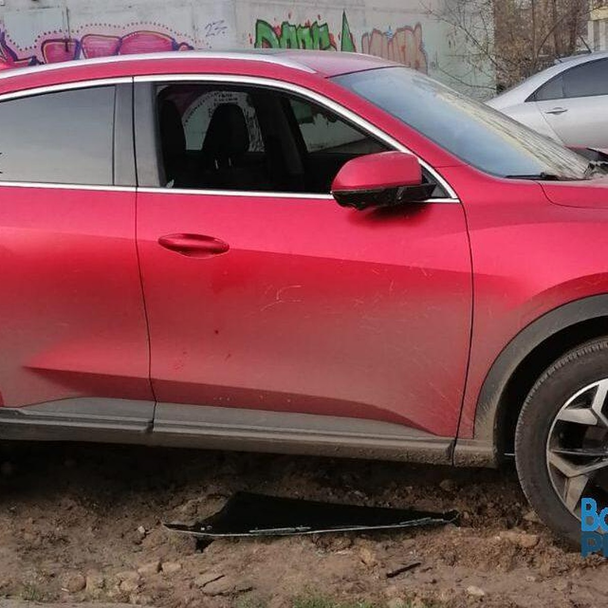 В Балаково ночью неизвестные разбили 15 автомобилей - KP.RU