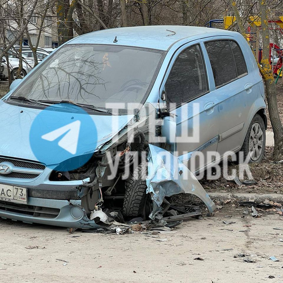 Ночью на улице Аблукова в Ульяновске иномарка протаранила две машины - KP.RU