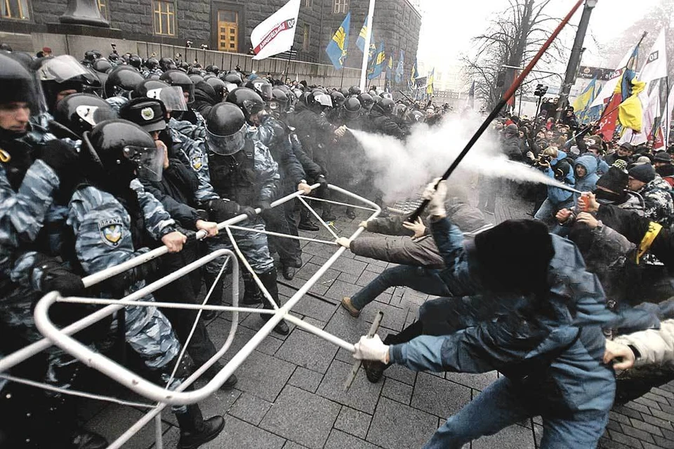 Государственный переворот 2014 года, печально известный Евромайдан, отдал незалежную во власть радикалов. Однако Крым, Донбасс и некоторые другие регионы с этим не смирились. Фото: AFP via Getty Images