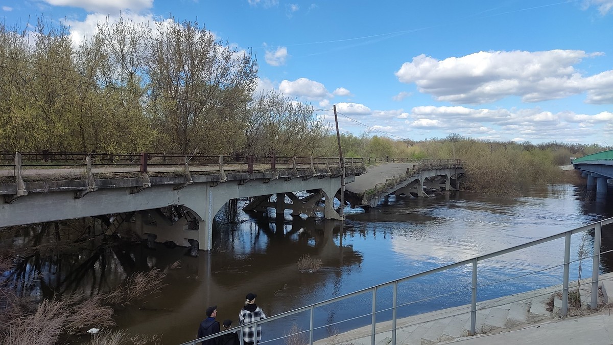 В Уварово обрушился мост через Ворону - KP.RU