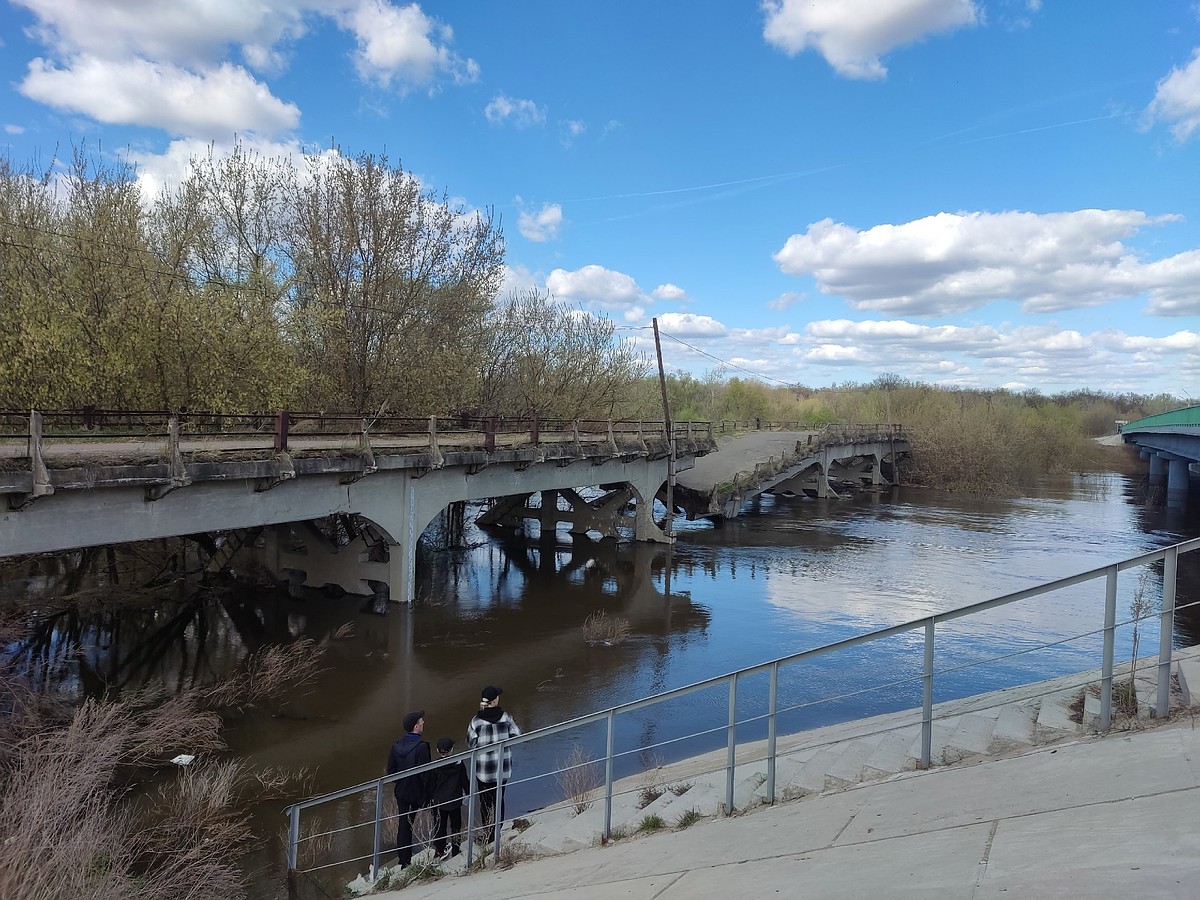 В Уварово обрушился мост через Ворону - KP.RU