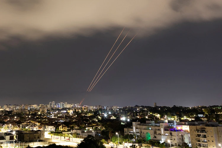 Иран размыл все «красные линии»: Три наивных вопроса об ударах по Израилю