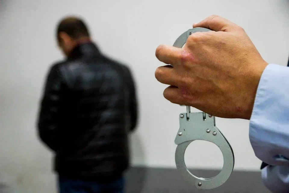 Задержанного доставили в отделение полиции